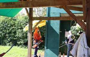 Et une mension spéciale pour Boris qui est venu, et a bien aider certains archers avec le parasol.
Il n a pas tiré pour devenir roy, car il était le seul en poulie.
Merci d être venu